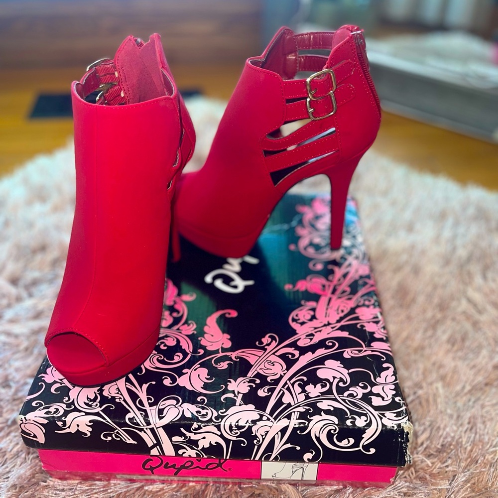 Red Peep toe Bootiess
